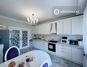4-комнатная квартира, этаж 2 из 3, 130 м², миниатюра 1