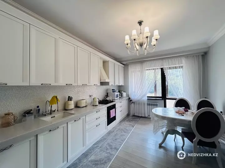 4-комнатная квартира, этаж 2 из 3, 130 м², фотография 5