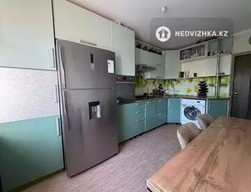 3-комнатная квартира, этаж 3 из 5, 81 м², миниатюра 1