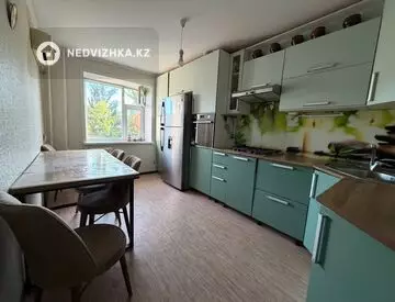 3-комнатная квартира, этаж 3 из 5, 81 м², миниатюра 1
