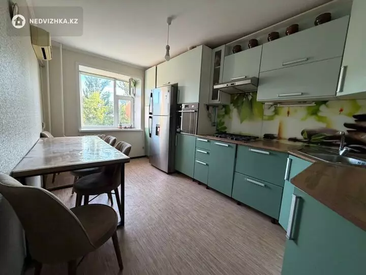 3-комнатная квартира, этаж 3 из 5, 81 м²