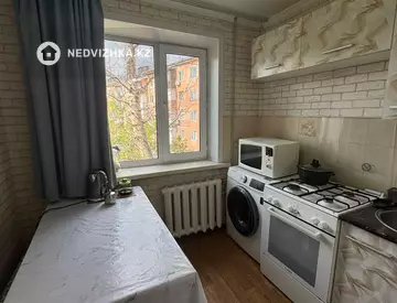 3-комнатная квартира, этаж 3 из 5, 57 м², миниатюра 3
