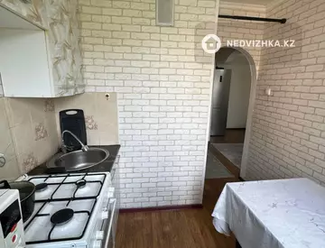 3-комнатная квартира, этаж 3 из 5, 57 м², миниатюра 2