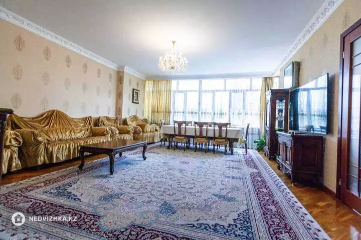 4-комнатная квартира, этаж 4 из 6, 147 м²