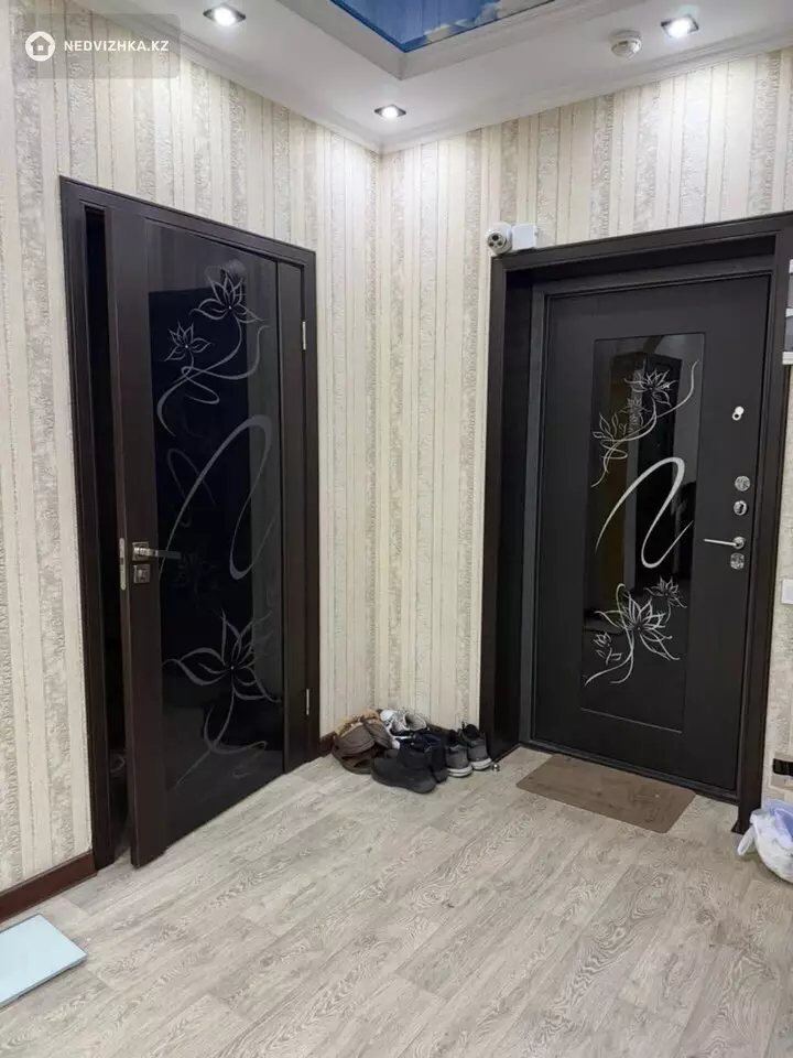 2-комнатная квартира, этаж 13 из 21, 64 м², фотография 4