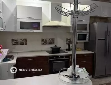 2-комнатная квартира, этаж 13 из 21, 64 м²
