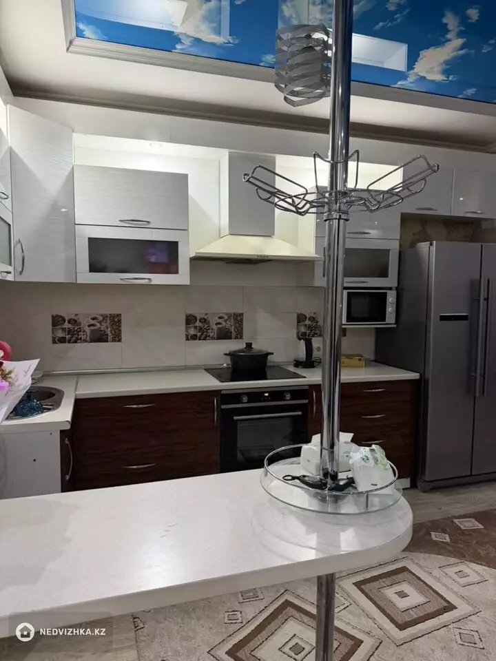 2-комнатная квартира, этаж 13 из 21, 64 м², фотография 5