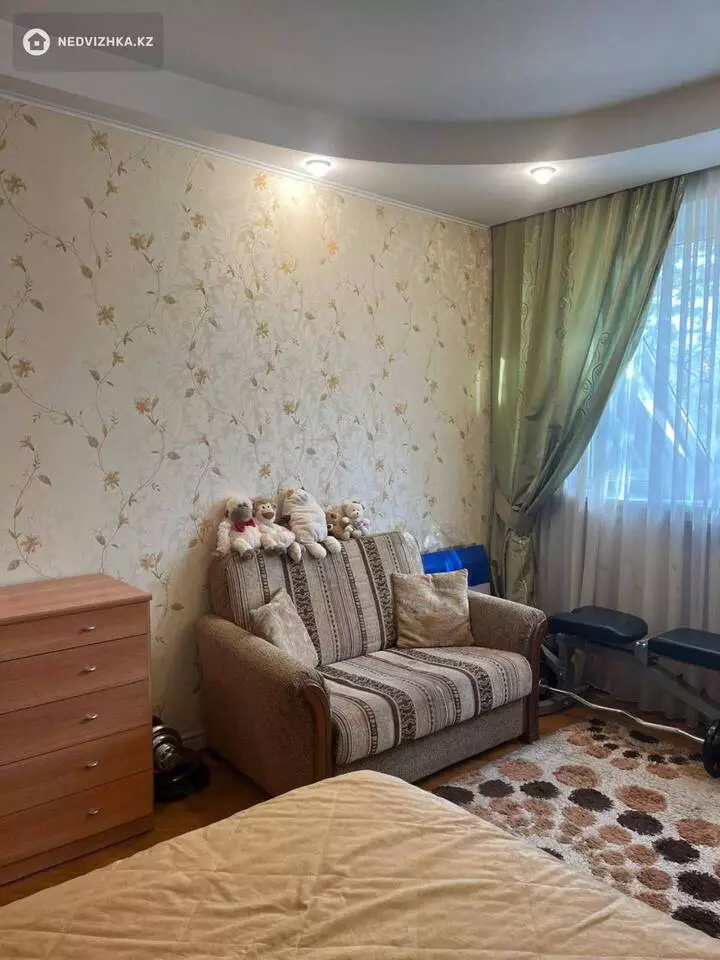 4-комнатная квартира, этаж 4 из 9, 104 м², фотография 5