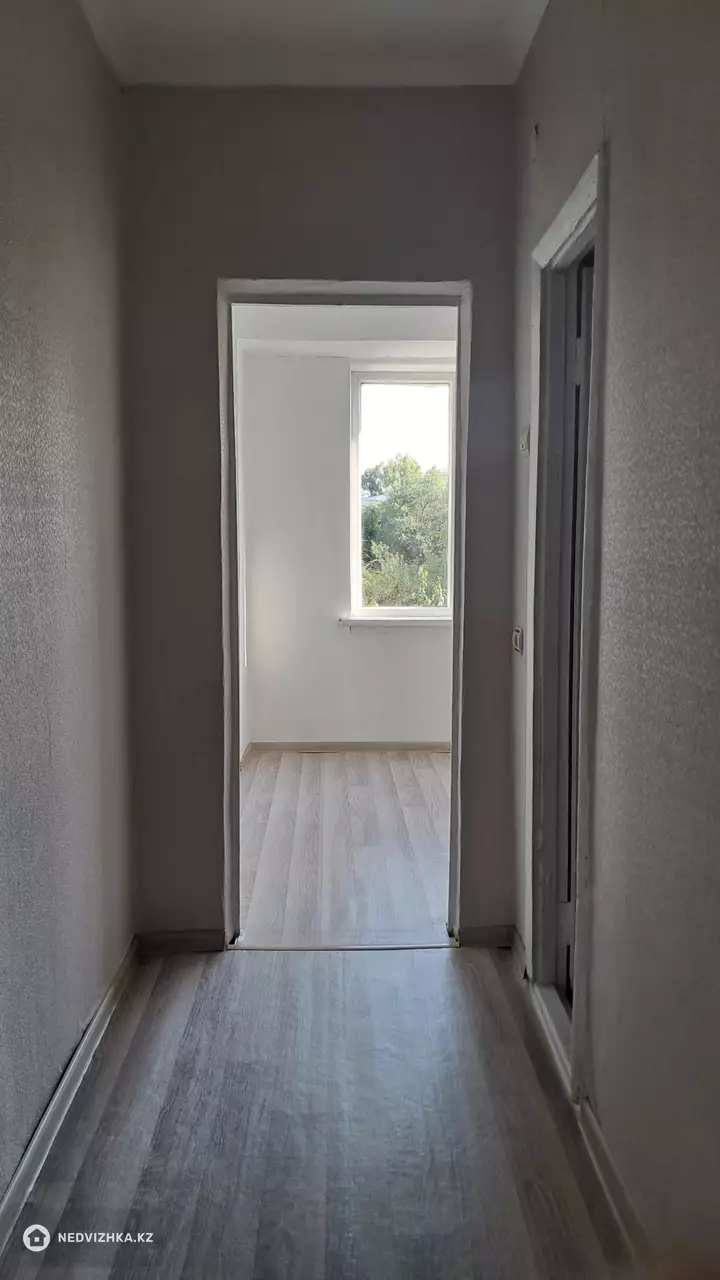 1-комнатная квартира, этаж 4 из 5, 38 м², фотография 2