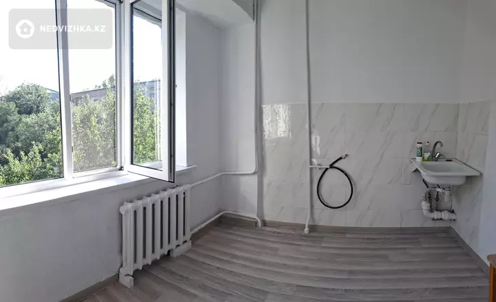1-комнатная квартира, этаж 4 из 5, 38 м², фотография 3