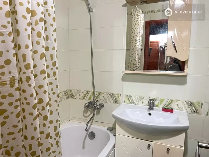 2-комнатная квартира, этаж 2 из 5, 56 м², Посуточно, фотография 5