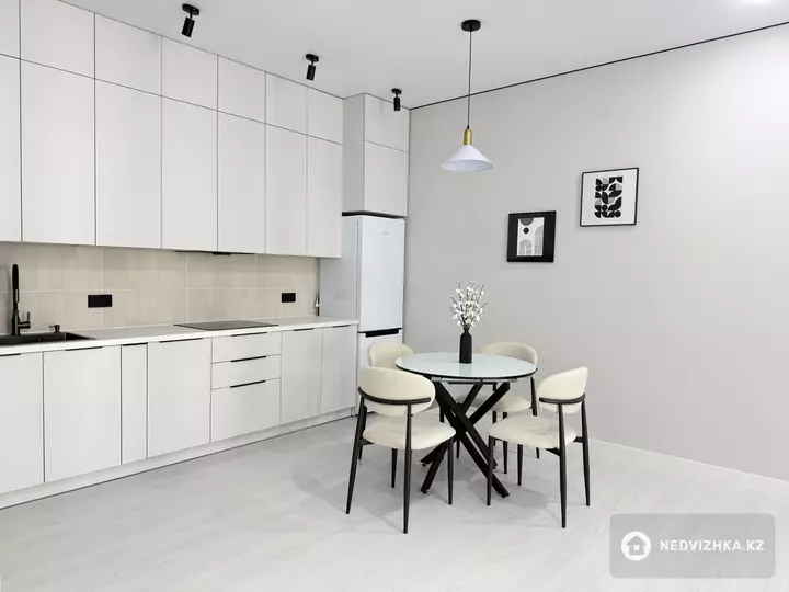 2-комнатная квартира, этаж 3 из 9, 64 м², фотография 2