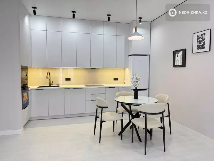2-комнатная квартира, этаж 3 из 9, 64 м², фотография 4