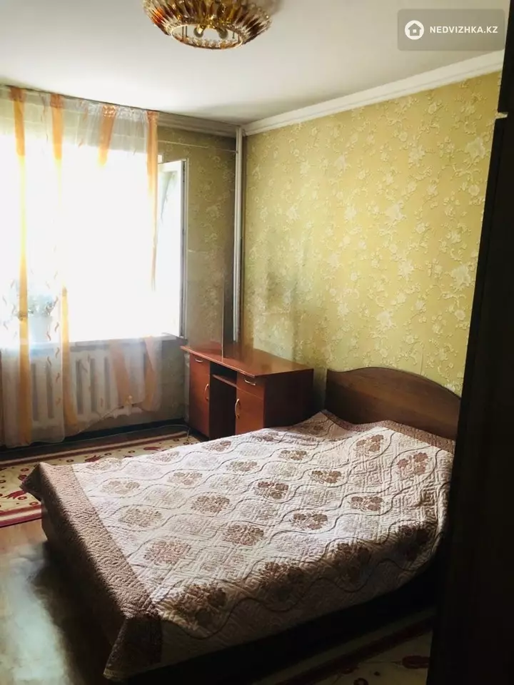 4-комнатная квартира, этаж 2 из 4, 97 м², фотография 5