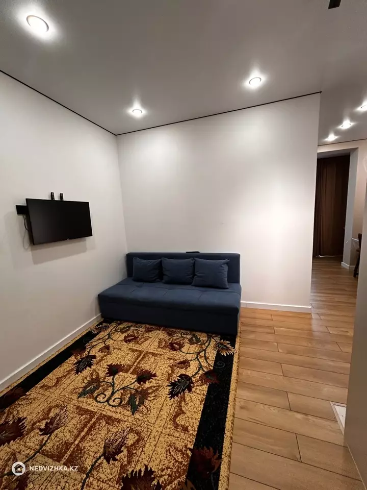1-комнатная квартира, этаж 3 из 9, 40 м², Посуточно, фотография 3
