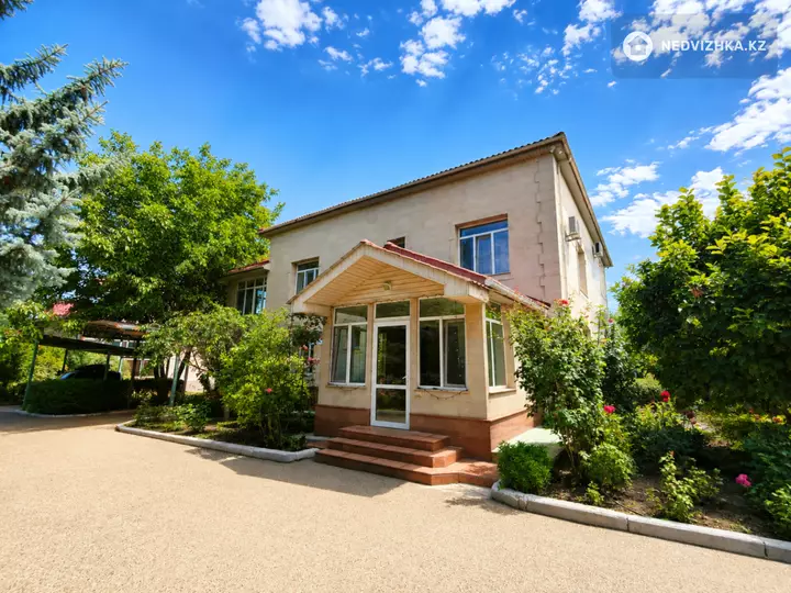5-комнатный дом, 16 соток, 390 м²