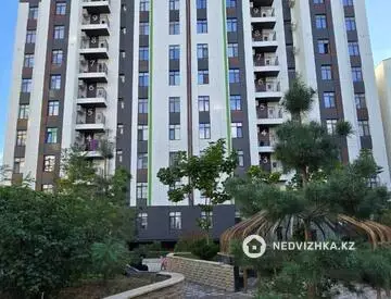 2-комнатная квартира, этаж 4 из 10, 82 м²