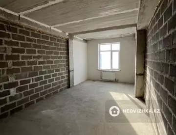 2-комнатная квартира, этаж 4 из 10, 82 м²