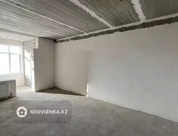 2-комнатная квартира, этаж 4 из 10, 82 м²