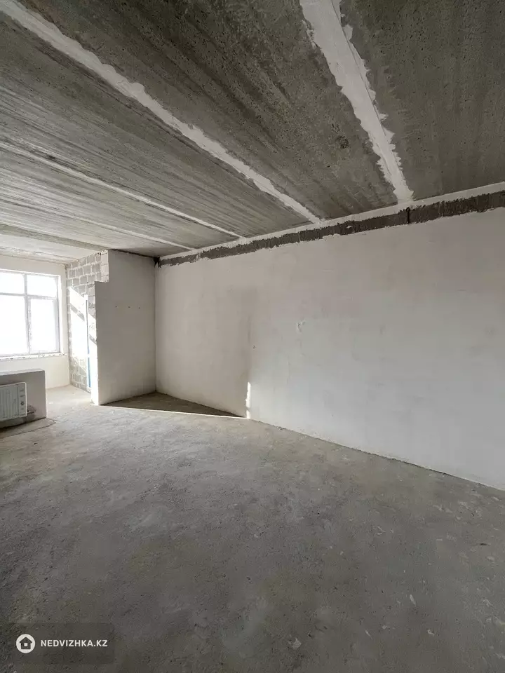2-комнатная квартира, этаж 4 из 10, 82 м², фотография 3