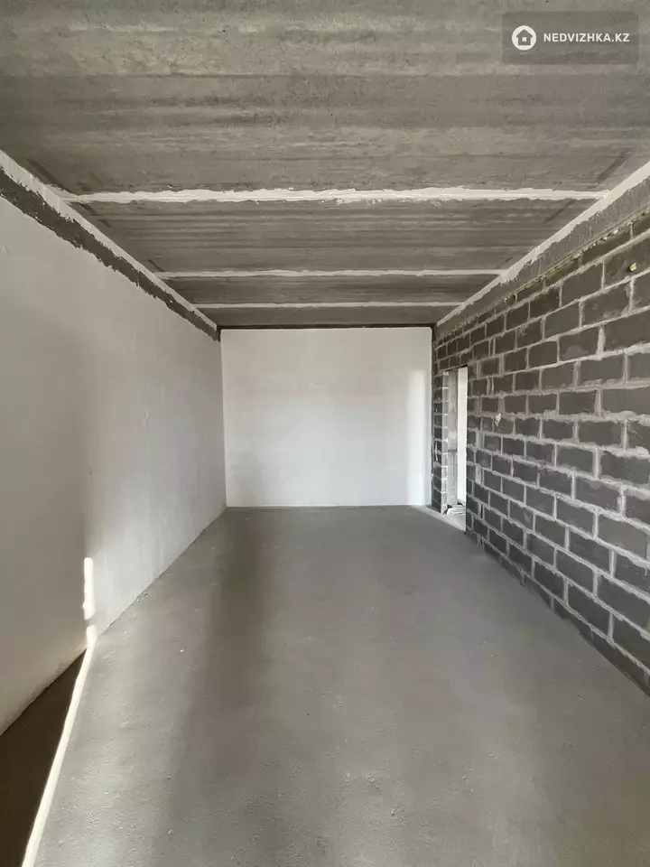 2-комнатная квартира, этаж 4 из 10, 82 м², фотография 4