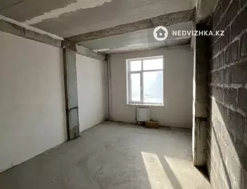 2-комнатная квартира, этаж 4 из 10, 82 м²