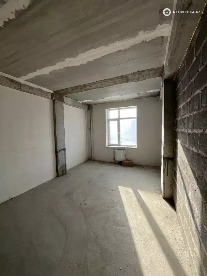 2-комнатная квартира, этаж 4 из 10, 82 м², фотография 5