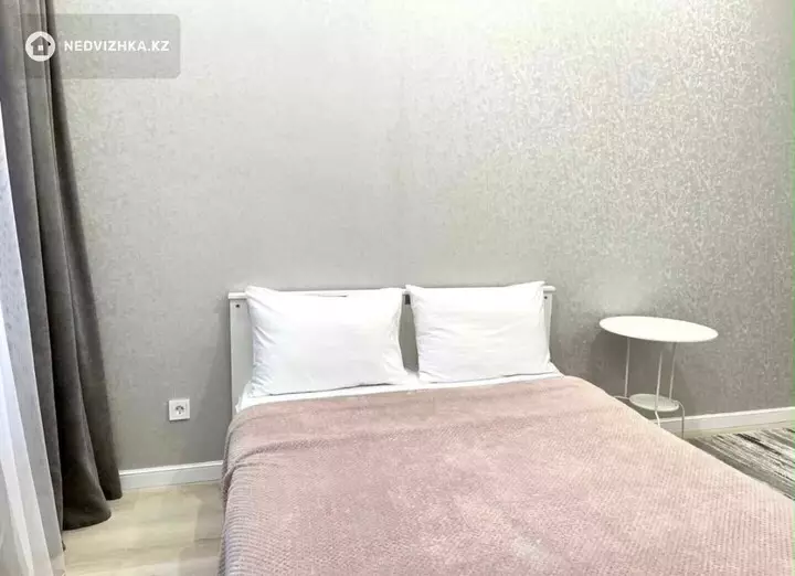 1-комнатная квартира, этаж 3 из 12, 42 м², Посуточно, фотография 4