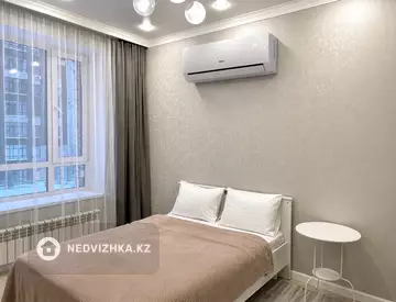 1-комнатная квартира, этаж 3 из 12, 42 м², Посуточно, миниатюра 5