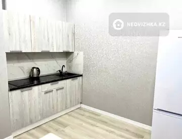 1-комнатная квартира, этаж 3 из 12, 42 м², Посуточно, миниатюра 8
