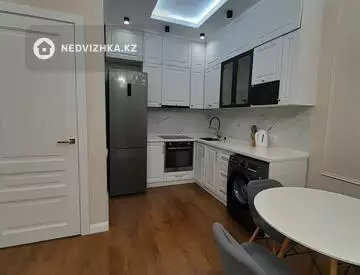 2-комнатная квартира, этаж 13 из 14, 51 м², Посуточно