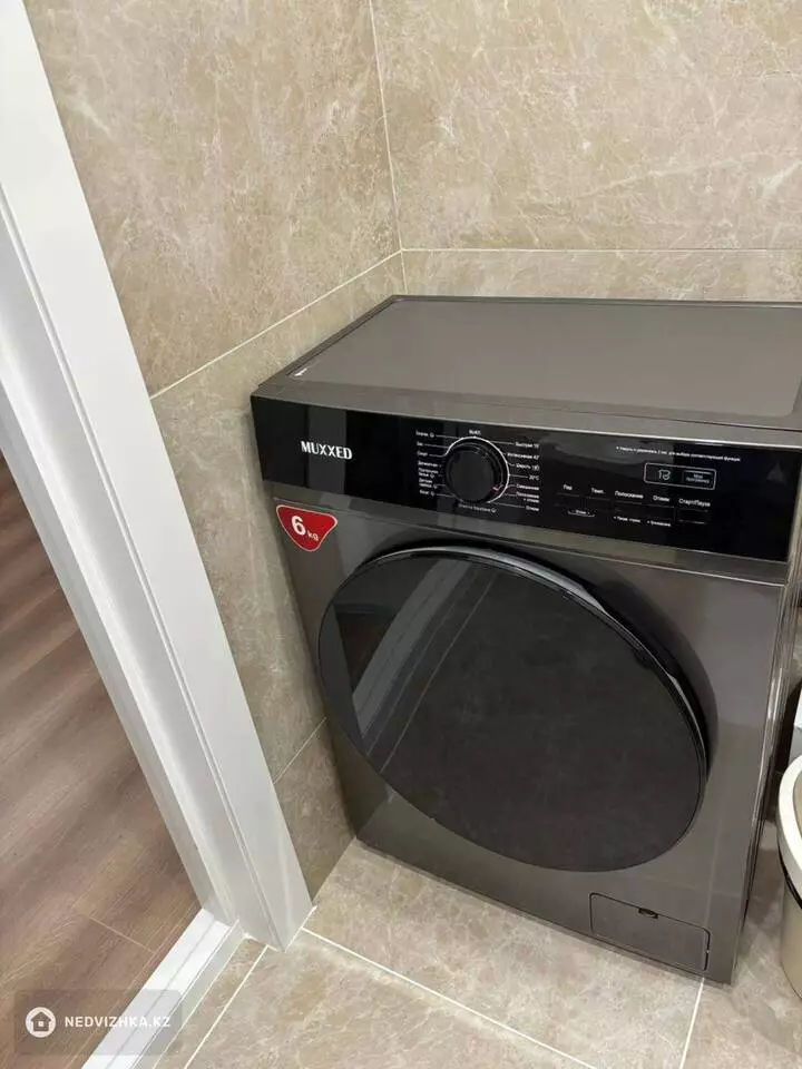 1-комнатная квартира, этаж 10 из 12, 38 м², Посуточно, фотография 5