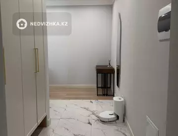 3-комнатная квартира, этаж 10 из 12, 65 м², миниатюра 4