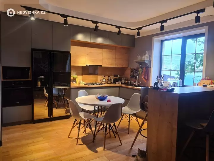 5-комнатный дом, 6 соток, 250 м², фотография 5