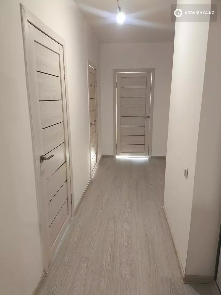 2-комнатная квартира, этаж 4 из 10, 61 м², фотография 3
