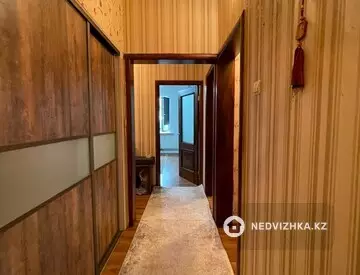 4-комнатная квартира, этаж 4 из 9, 92 м², миниатюра 1