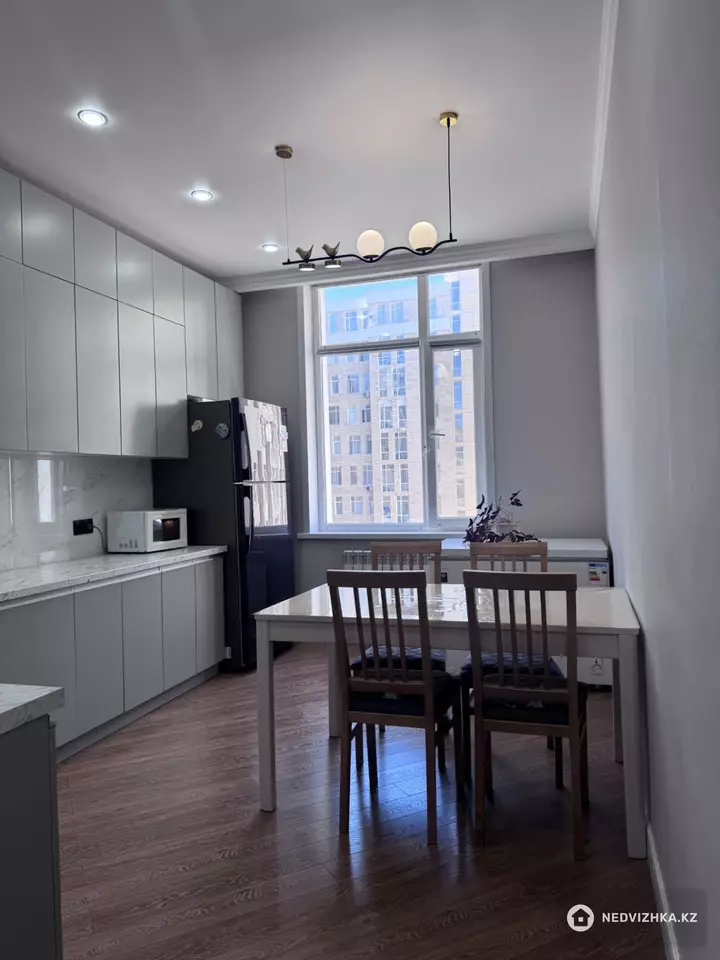 3-комнатная квартира, этаж 4 из 9, 96 м², фотография 2