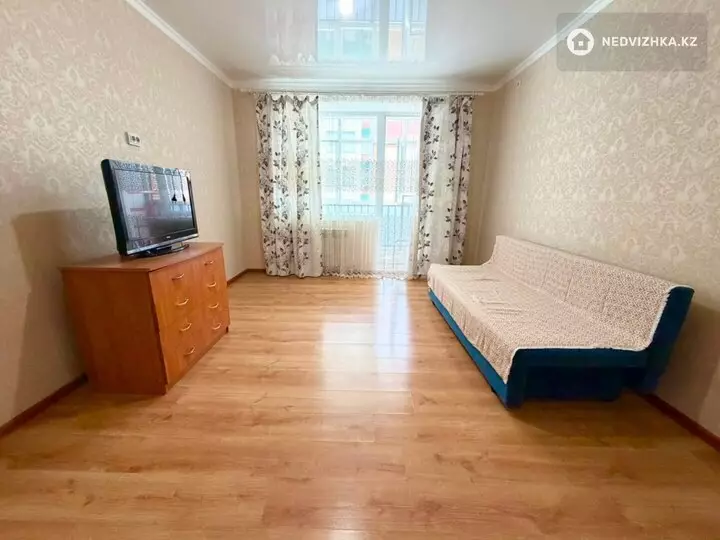 1-комнатная квартира, этаж 4 из 5, 38 м², фотография 3