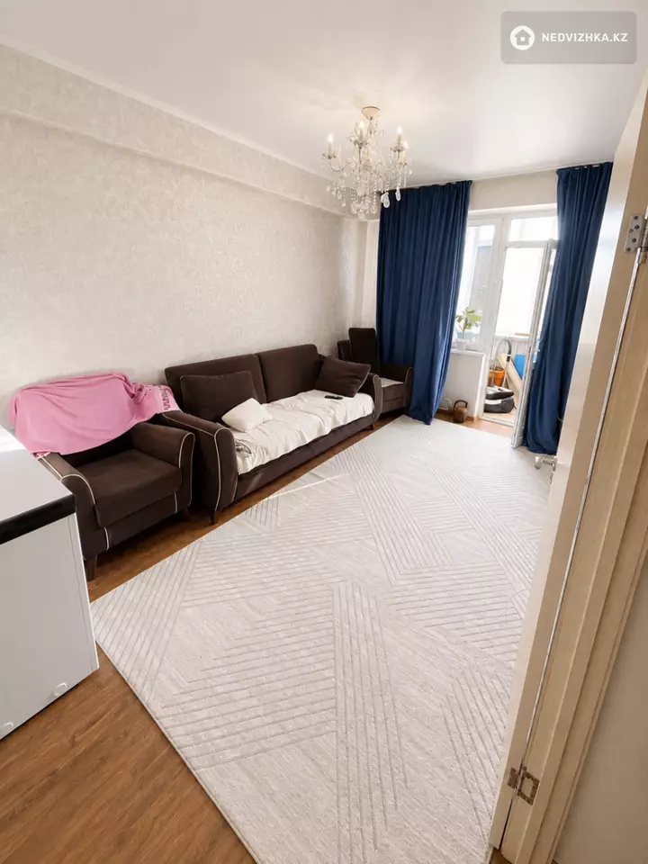 2-комнатная квартира, этаж 4 из 10, 63 м², фотография 2