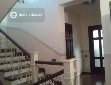 8-бөлмелі үй, 8 соттық, 315 м², 2-нобай