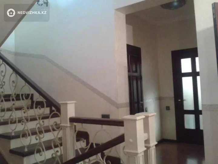 8-комнатный дом, 8 соток, 315 м², фотография 2
