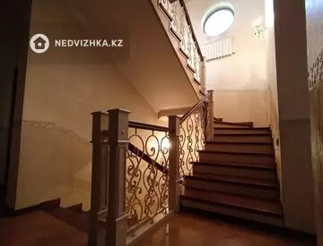 8-бөлмелі үй, 8 соттық, 315 м², 8-нобай