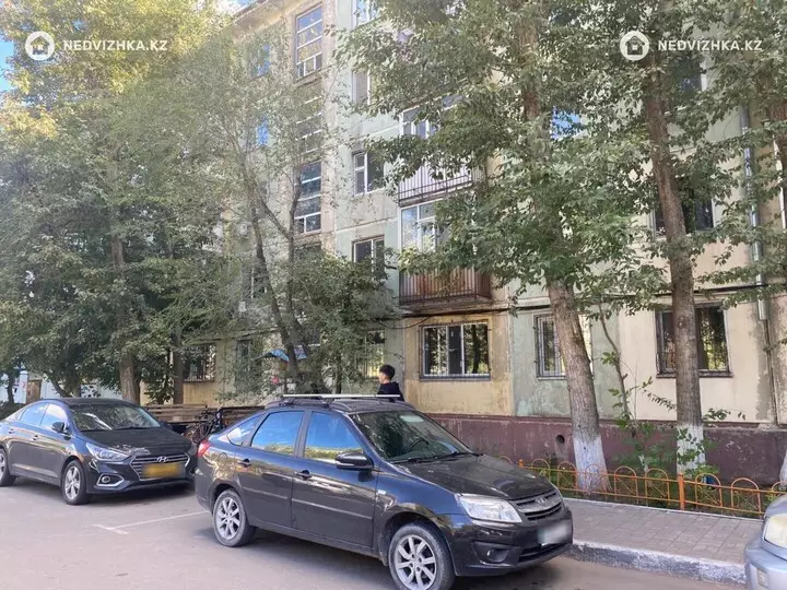 3-комнатная квартира, этаж 3 из 5, 58 м², фотография 2