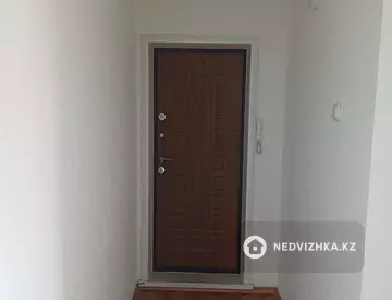 1-комнатная квартира, этаж 3 из 5, 35 м², На длительный срок, миниатюра 1