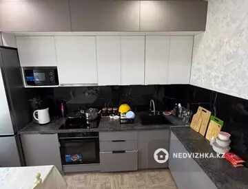 2-комнатная квартира, этаж 4 из 7, 77 м²