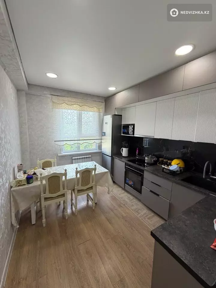 2-комнатная квартира, этаж 4 из 7, 77 м², фотография 3