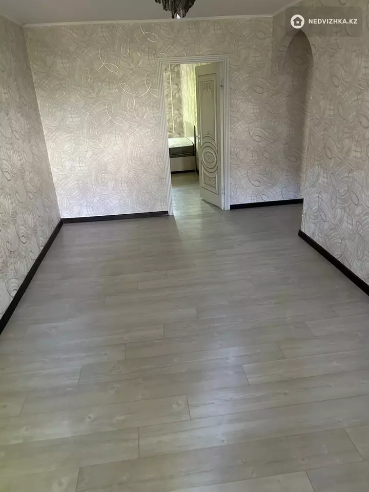 3-комнатная квартира, этаж 2 из 5, 60 м², фотография 2