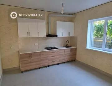 2-комнатная квартира, этаж 1 из 1, 65 м², На длительный срок