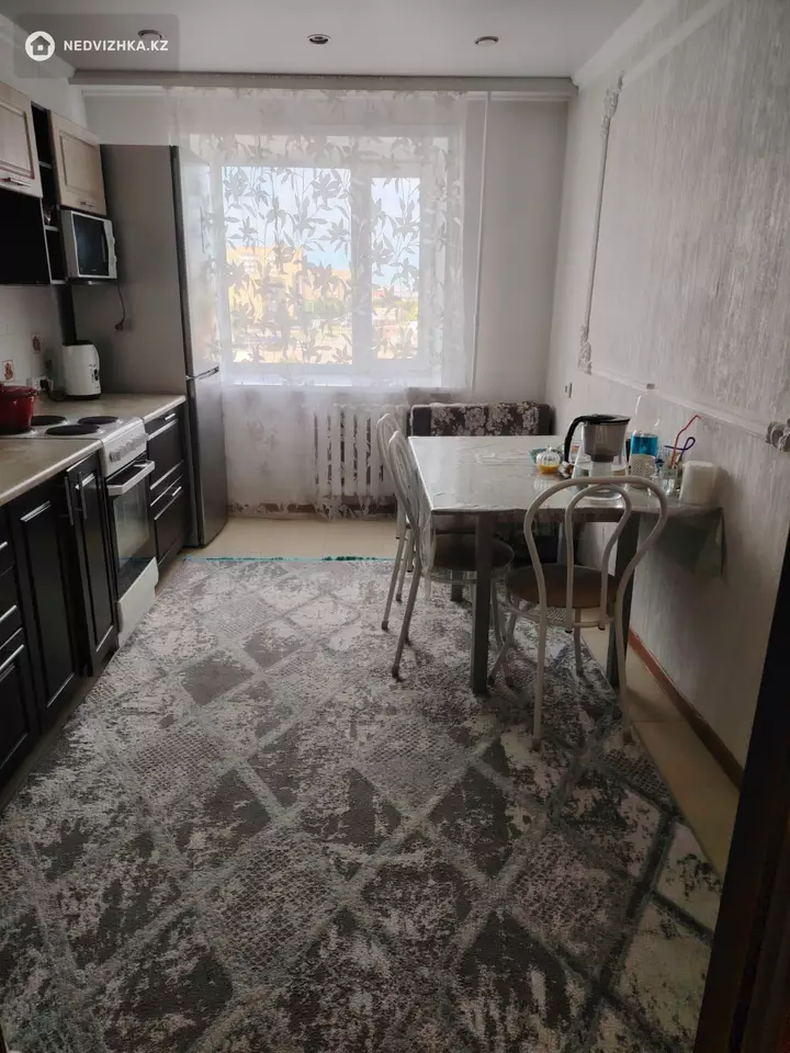 3-комнатная квартира, этаж 4 из 10, 66 м²