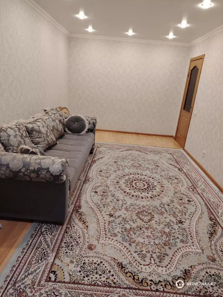 3-комнатная квартира, этаж 4 из 10, 66 м², фотография 2